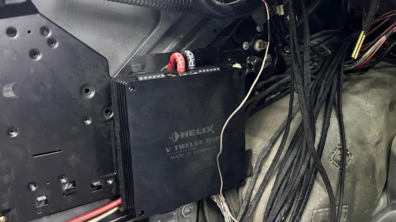 12-ти канальный процессорный усилитель HELIX V-TWElVE DSP MK2