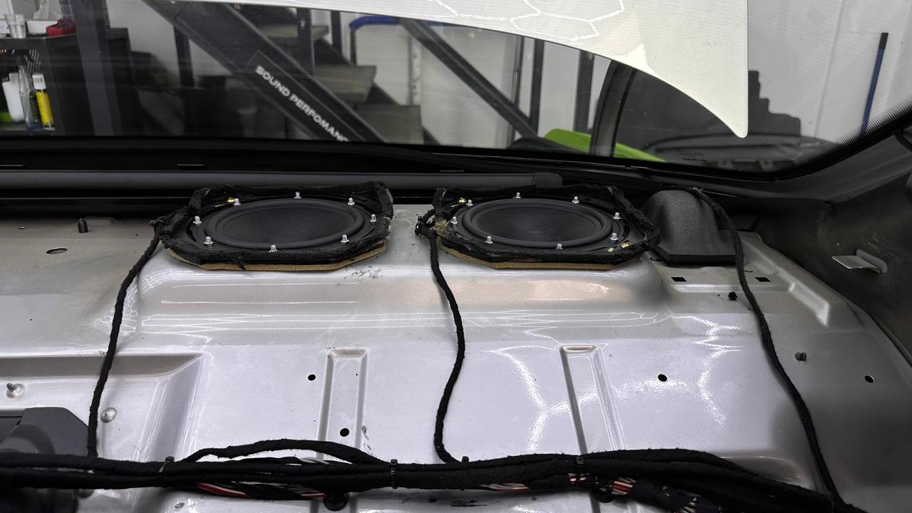 Установа НЧ динамиков Helix Ci7 W165Fm-S3 на заднюю полку — 1