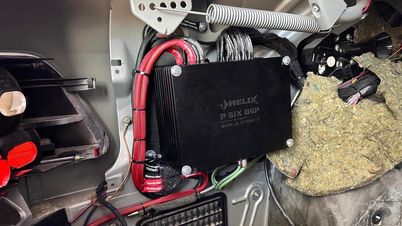 Установка процессорных усилителей Helix P Six DSP Ultimate